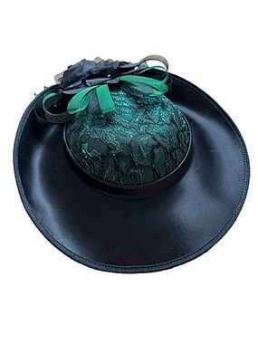 Vintage 80's Black Satin Green Lace Hatinator Fascinator Cocktail Hat Horse Race
